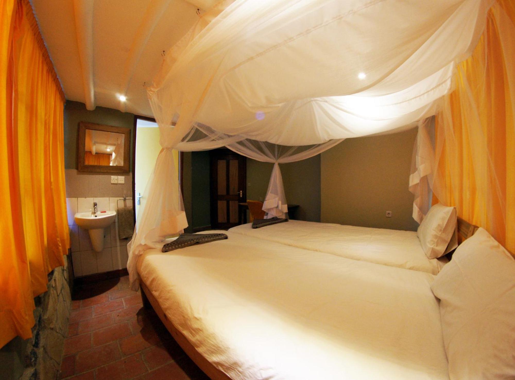 Yellow Haven Lodge Kampala Habitación foto