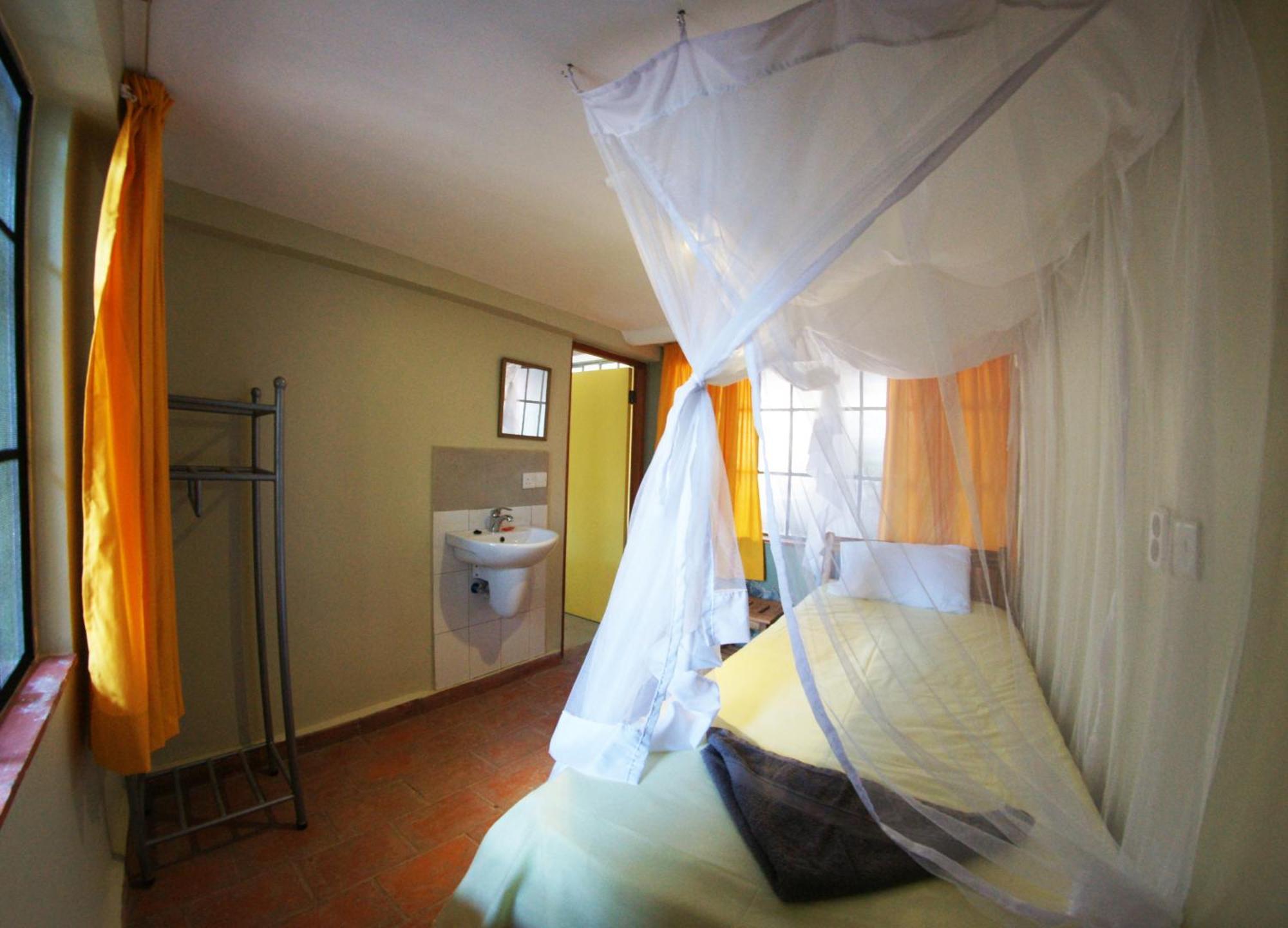Yellow Haven Lodge Kampala Habitación foto